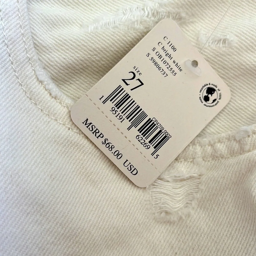 NEW FREE PEOPLE - Mid Rise distressed denim white shorts Makai size 27 and 31